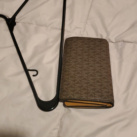 Michael Kors - Picture 3 of 3